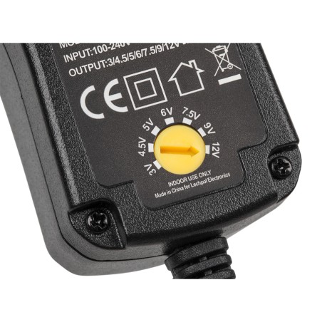 Univerzális stabilizált tápegység 3-12V 1500mA